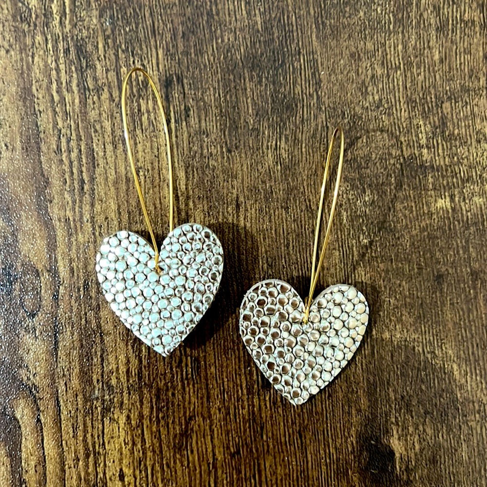Glam Gold Heart Drop - Cordelia Styled - never worn!